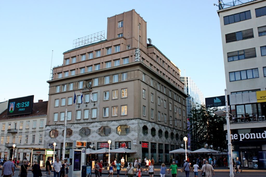 Trg bana Jelačića 16, Gajeva 1. Hotel Milinov, danas Hotel Dubrovnik. Sagrađen 1929. godine prema projektu Dionisa Sunka (Sunko - Jungmann)
